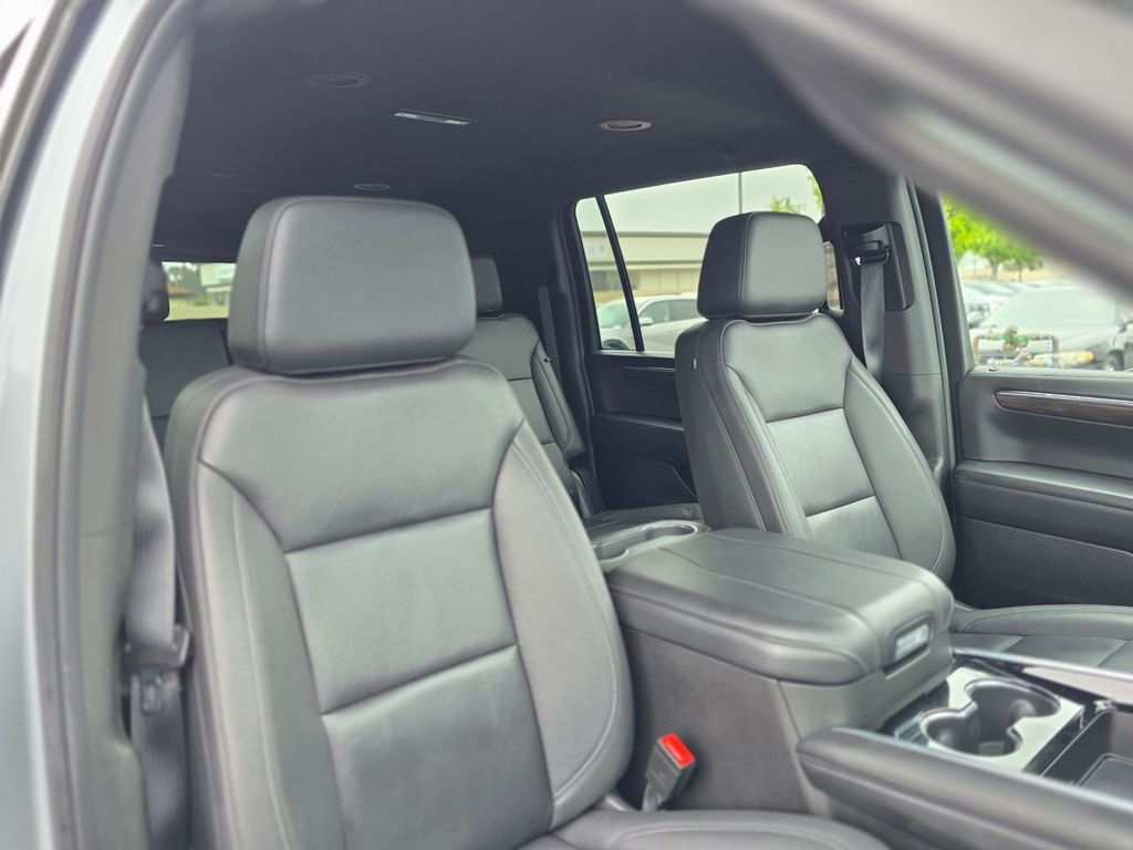 2025 Chevrolet Suburban Z71 - Photo 11