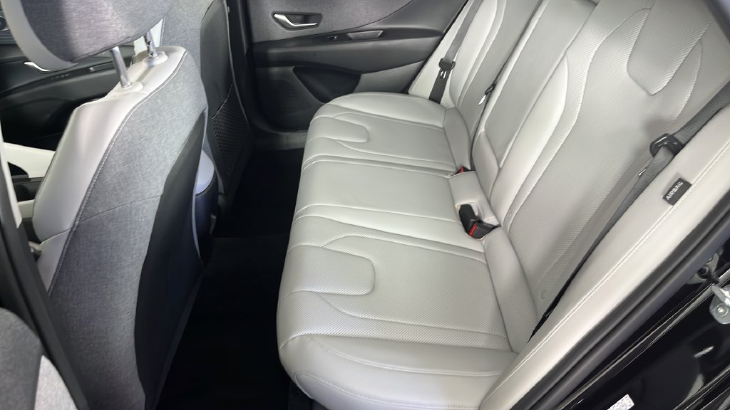 2024 Hyundai Elantra Limited - Photo 18