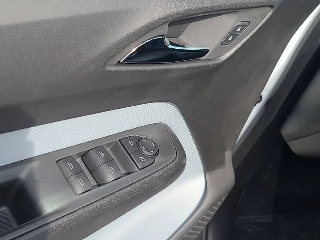 New 2027 Summit White Chevrolet LT image 16