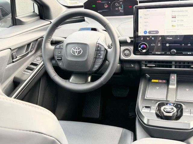 Certified Used 2026 WIND CHILL PEARL Toyota  image 11