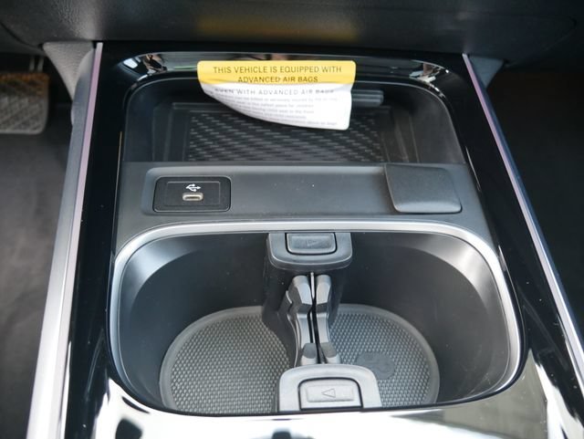 New 2026 Polar White Mercedes-Benz GLB 250 image 38