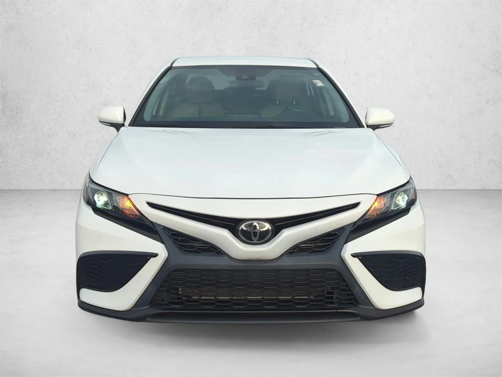Used 2023 Ice Cap Toyota SE image 3