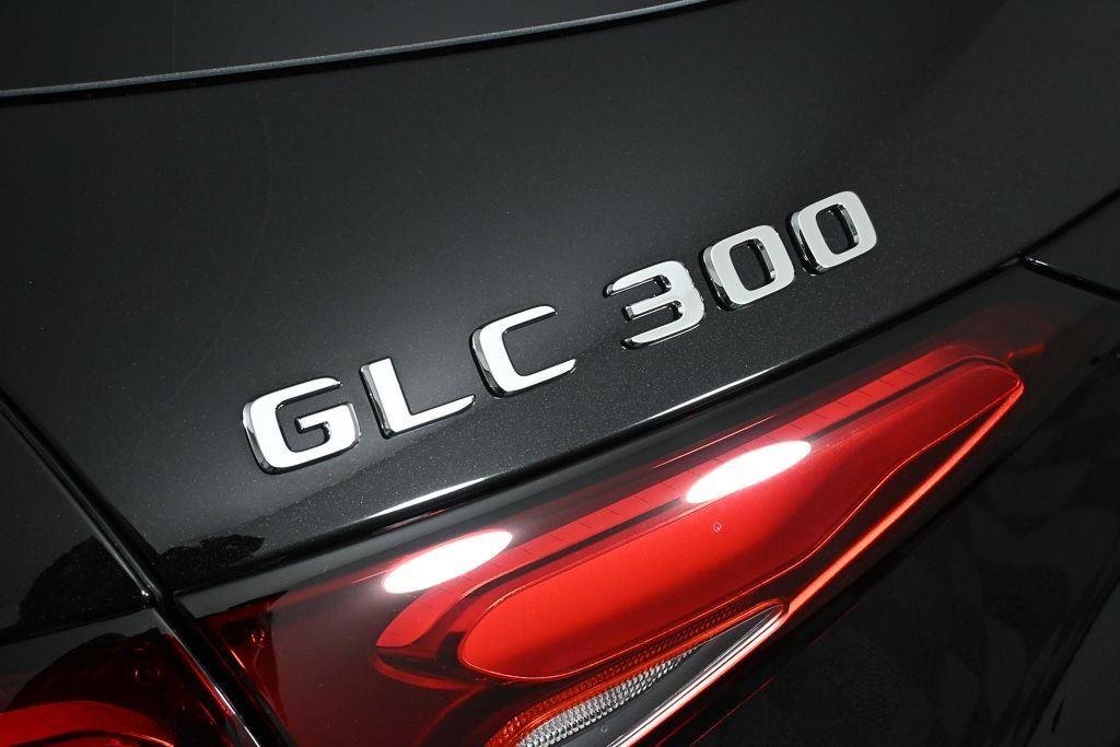 New 2026 Obsidian Black Metallic Mercedes-Benz GLC 300 image 28