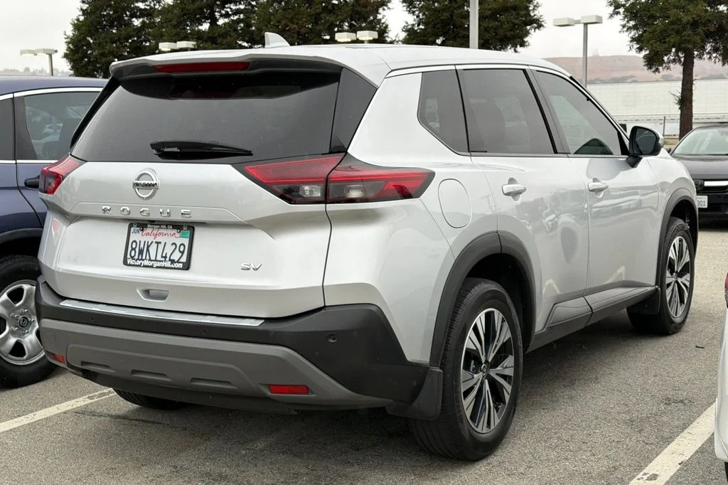 Used 2021 Brilliant Silver Metallic Nissan SV image 5