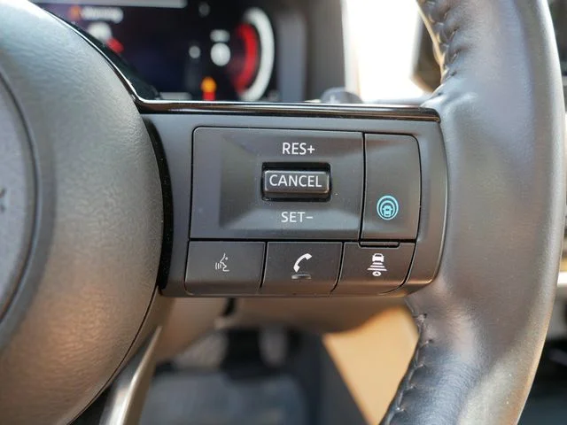 Used 2021 Gold Nissan Platinum image 25