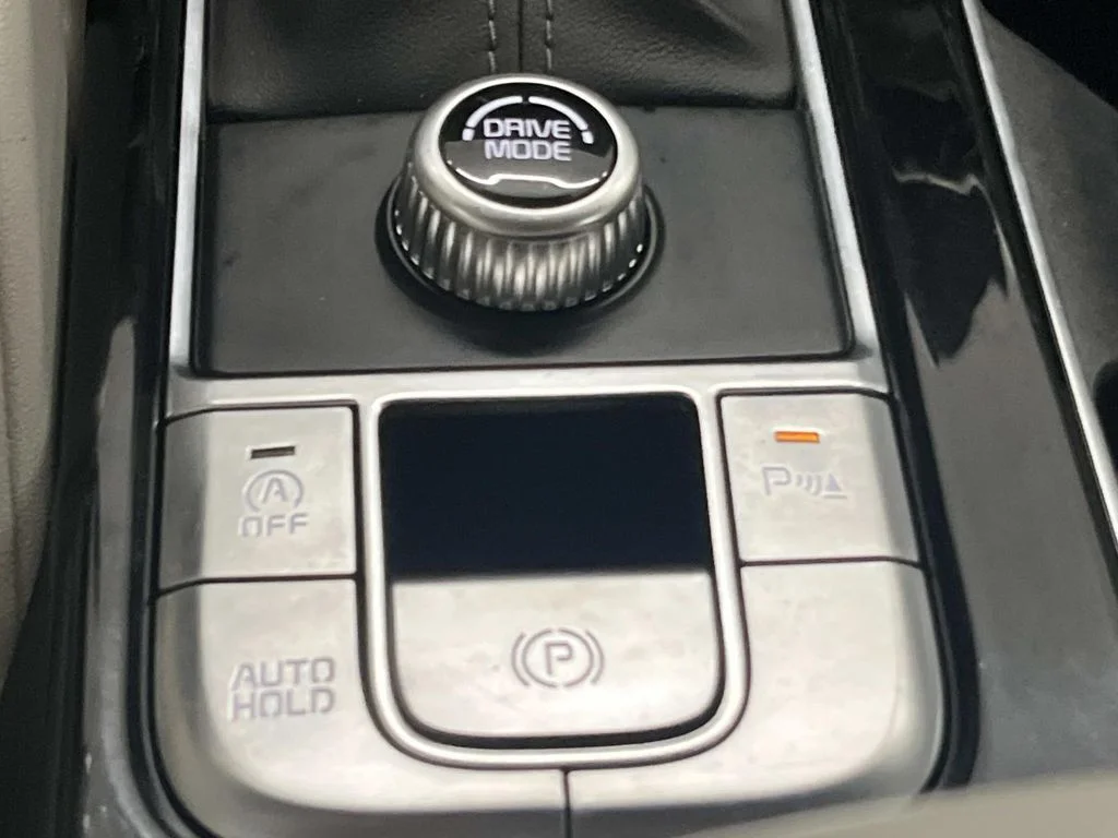 Used 2024 Glacial White Pearl Kia S FWD 3.8L V6 image 22