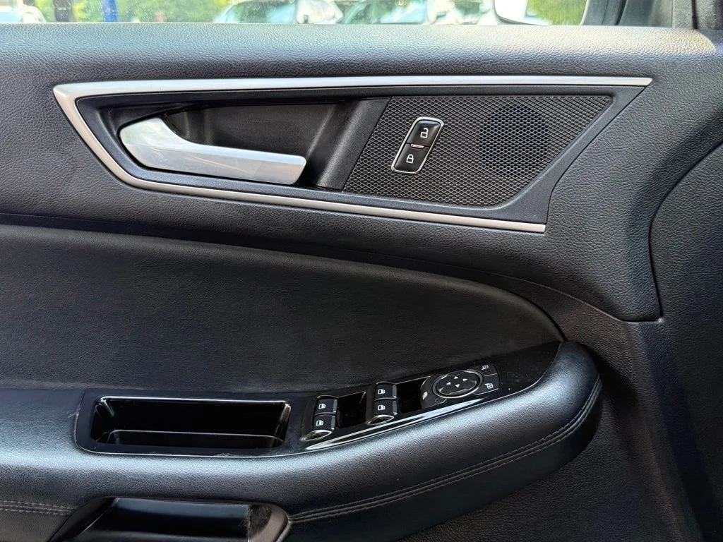 Used 2020 Green Ford SEL image 20