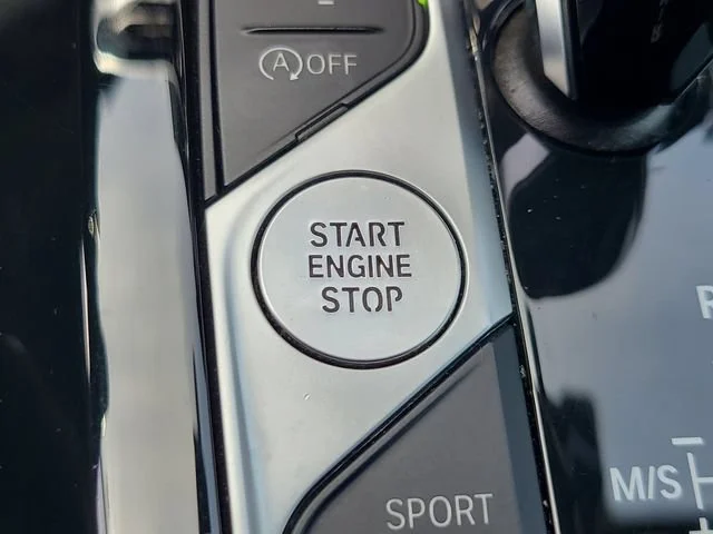 Used 2022 White BMW sDrive30i image 31