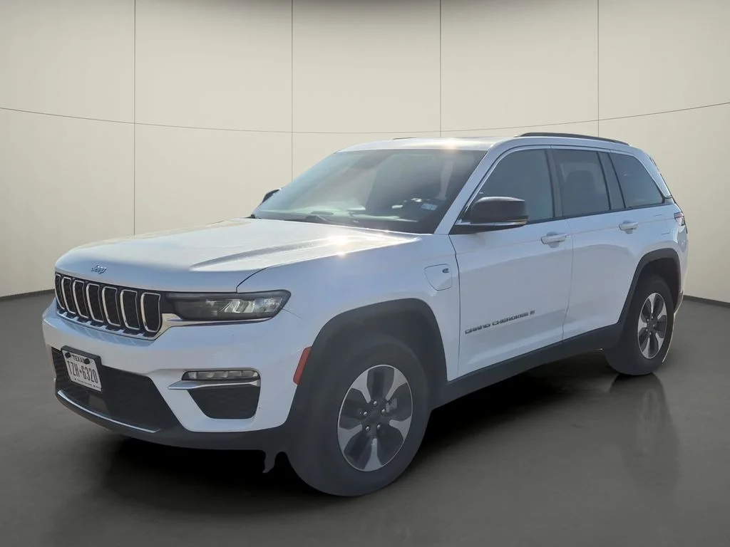 Used 2024 White Jeep 4xe image 3