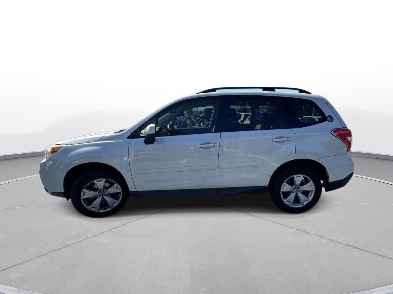 Used 2015 Satin White Pearl Subaru 2.5i Premium image 9