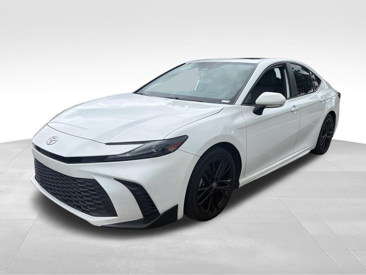 2025 Toyota Camry SE Hybrid's photo