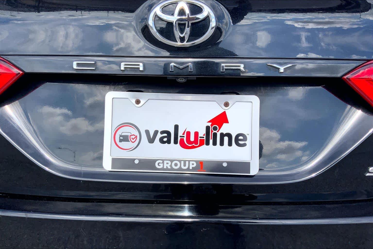 Used 2019 Midnight Black Metallic Toyota SE image 10