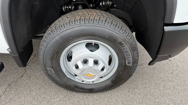 New 2026 Summit White Chevrolet Work Truck image 10