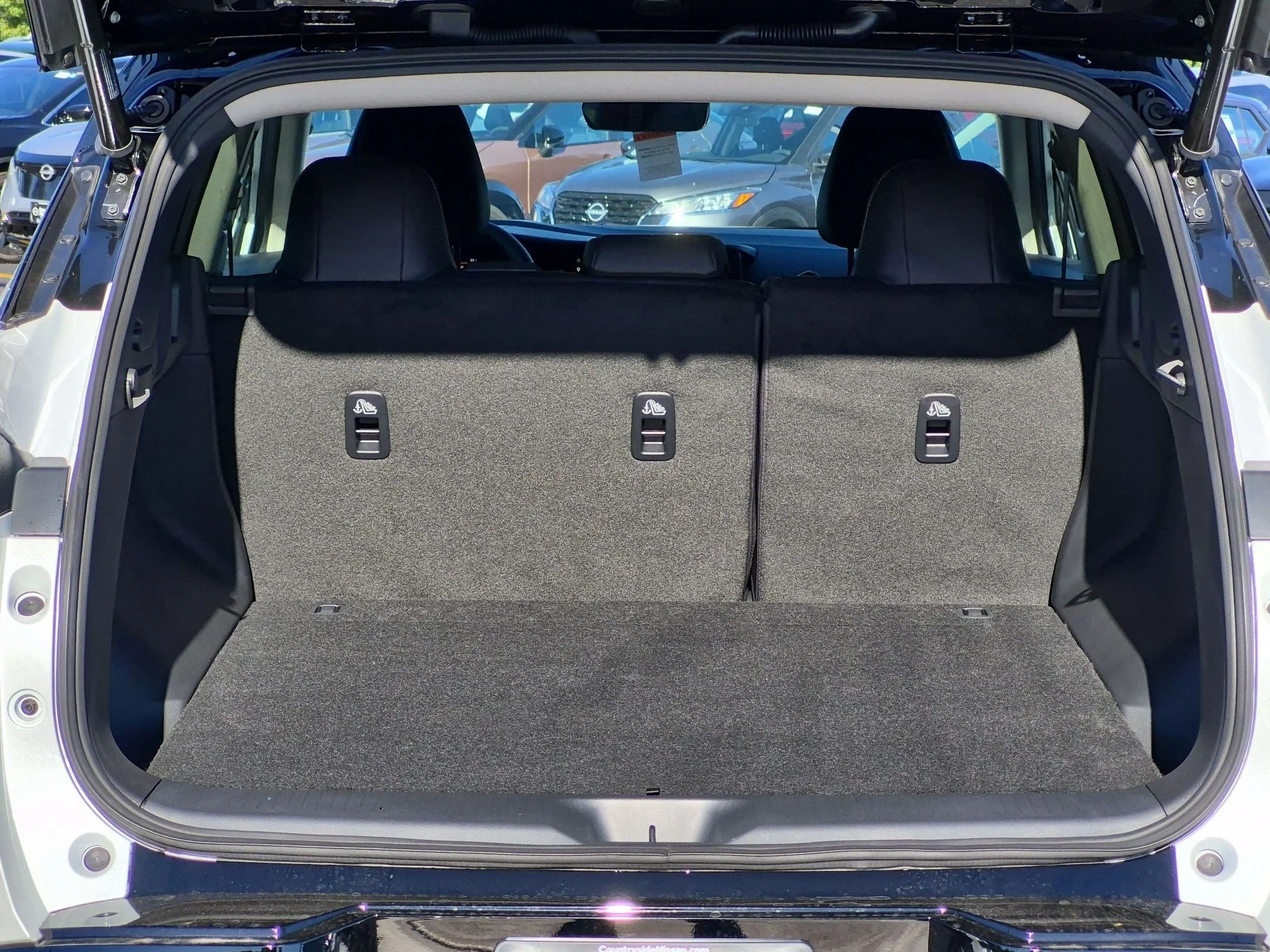 New 2027 Everest White Pearl TriCoat / Super Black Two-tone Nissan Dark Armor image 27