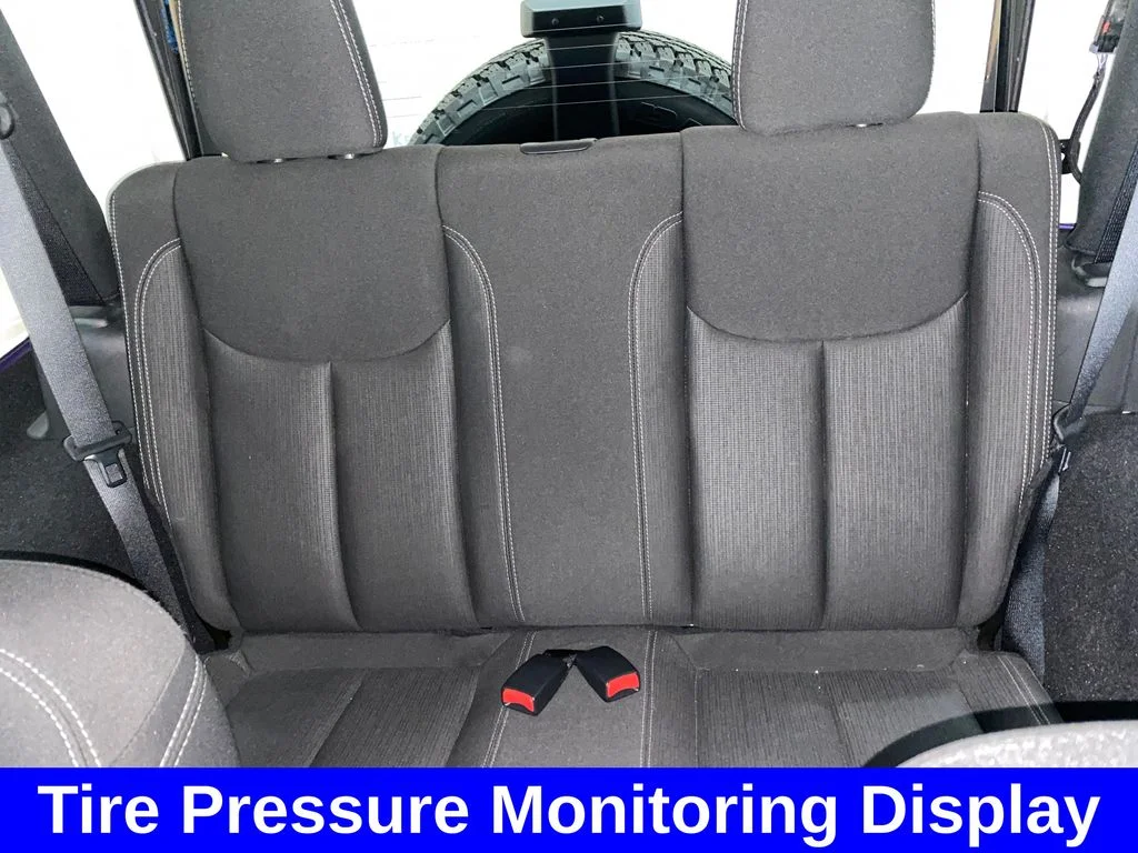 Used 2017 Purple Jeep Sahara image 10
