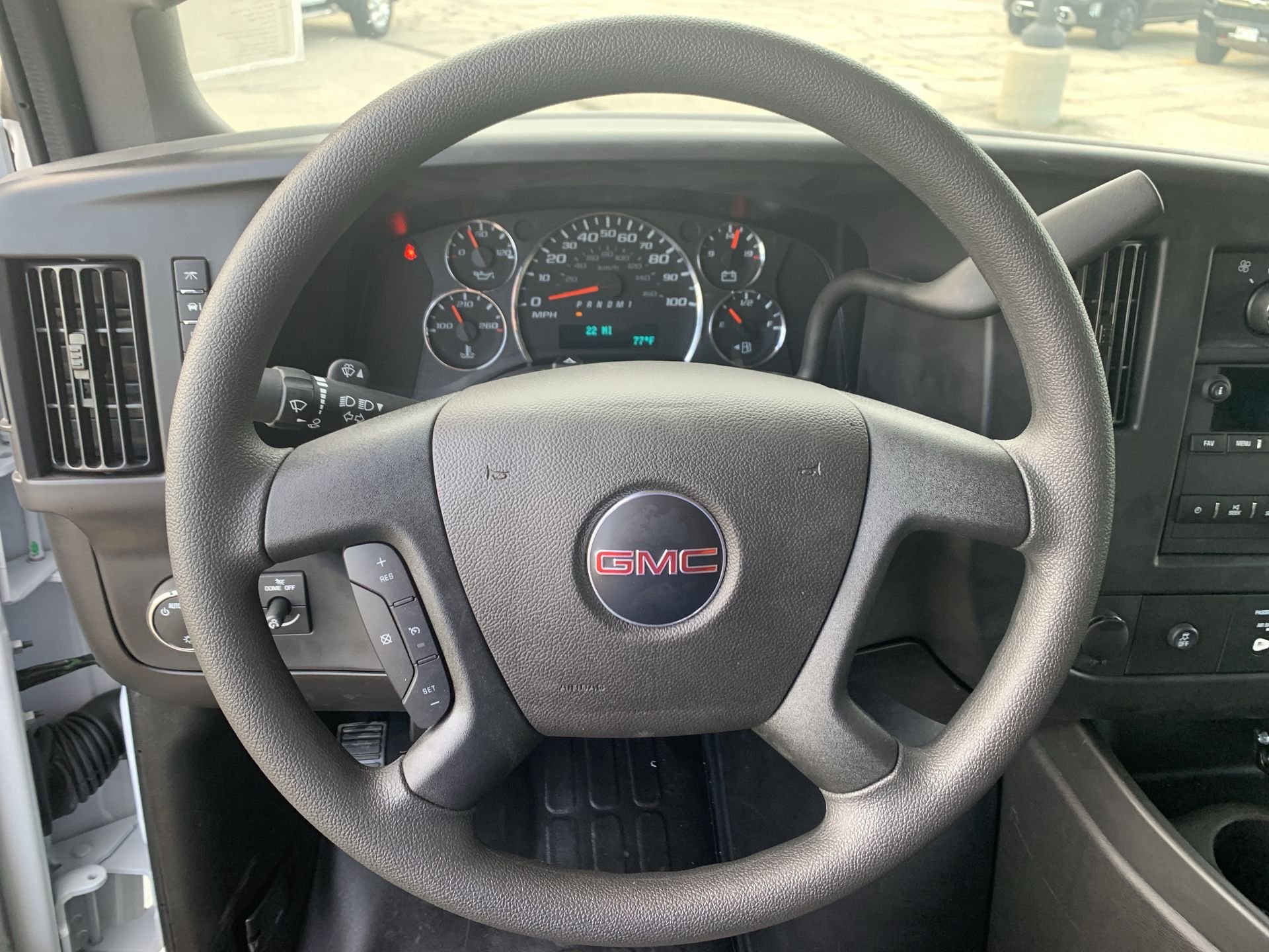 New 2025 Summit White GMC 1WT image 26