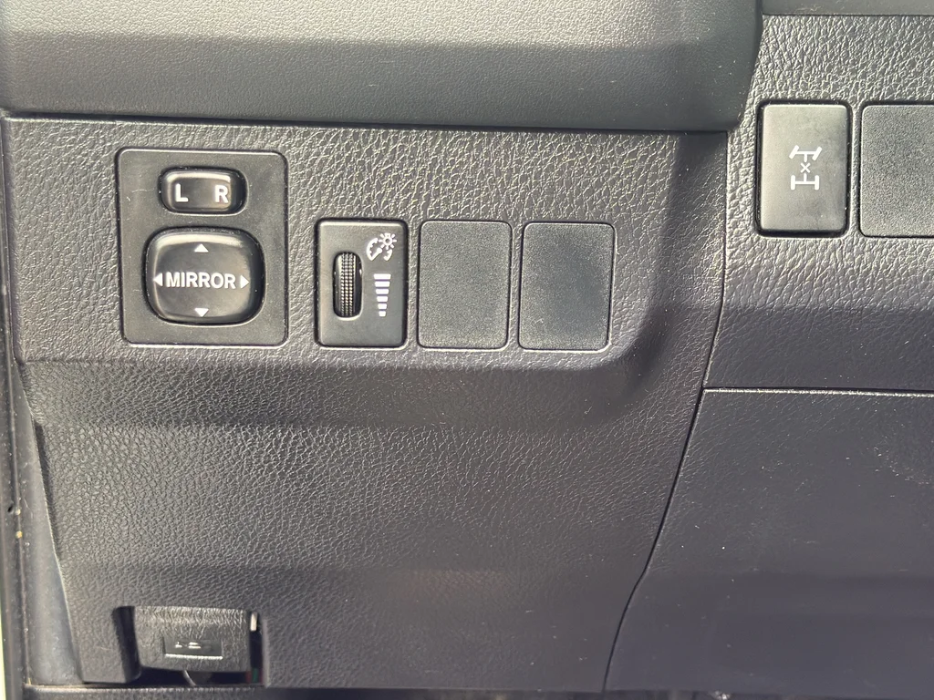 Used 2016 White Toyota LE image 23