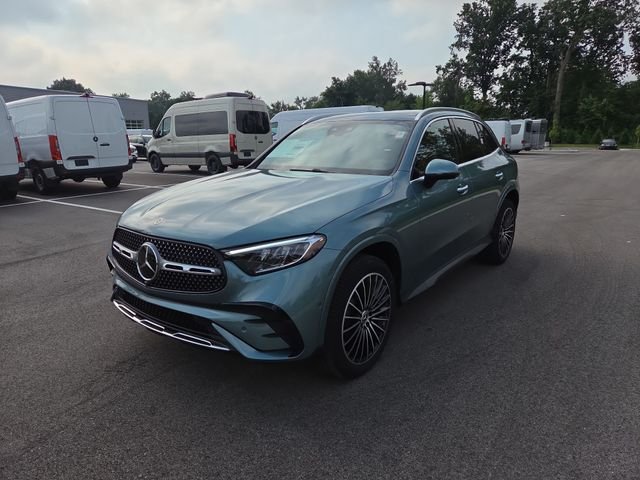 New 2027 Verde Silver Metallic Mercedes-Benz GLC300 image 7