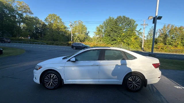 Used 2019 White Volkswagen 1.4T SE image 8
