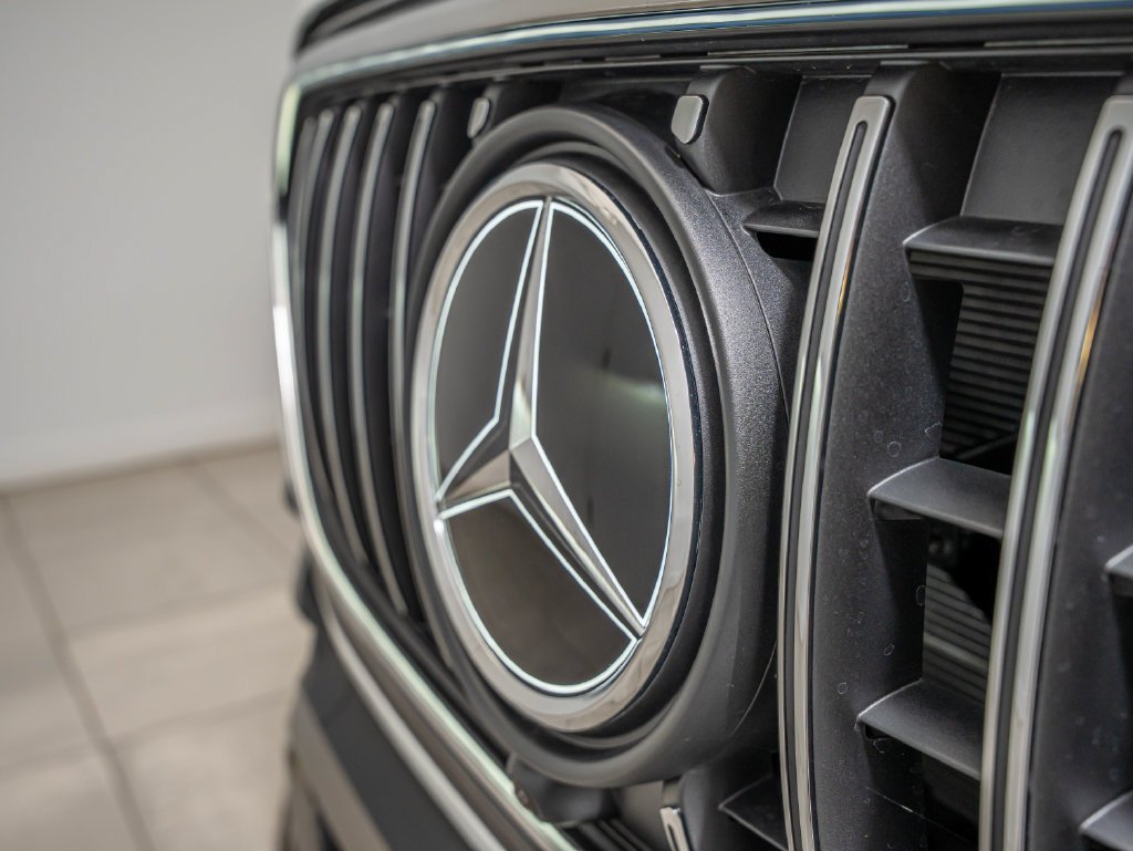New 2027 MANUFAKTUR Moonlight White Metallic Mercedes-Benz AMG® GLE 53e 4MATIC+ Coupe image 3