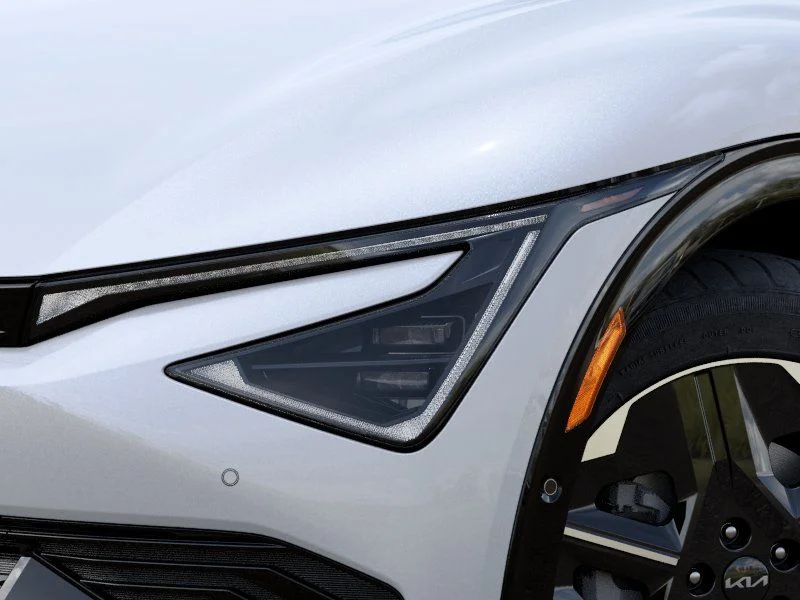 New 2026 Glacial White Pearl Kia WIND image 10