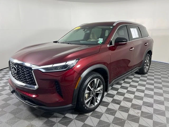Used 2023 Red INFINITI LUXE image 3