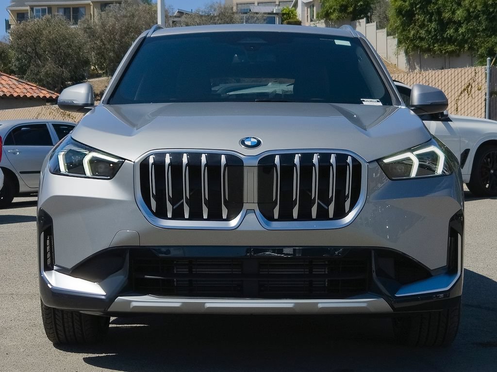 New 2026 Space Silver Metallic BMW xDrive28i image 2