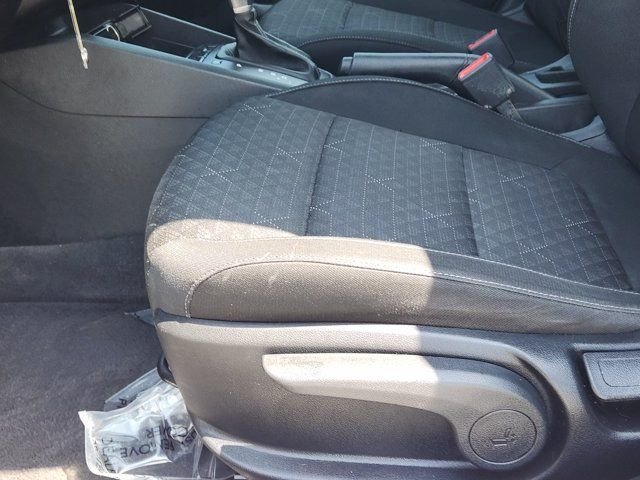 Used 2021 White Kia LX image 20