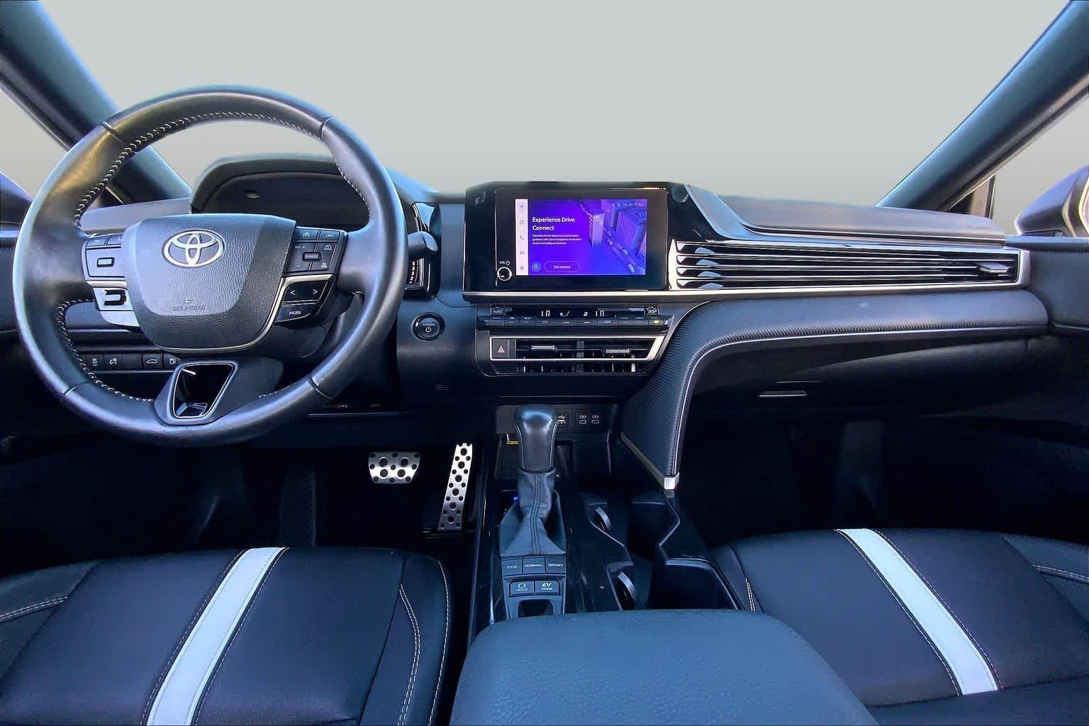 Used 2025 Ice Cap Toyota SE image 14
