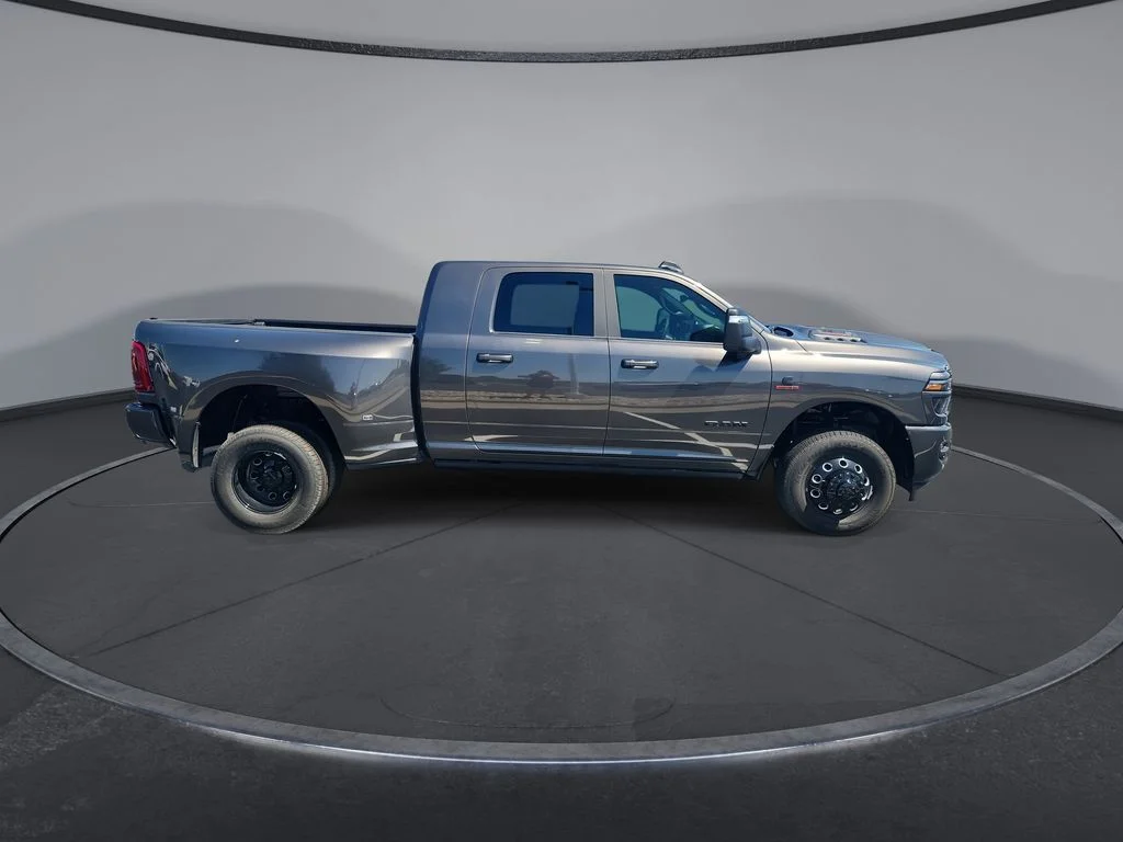 New 2026 Granite Crystal Metallic Clear-Coat Exterior Paint RAM Laramie image 9