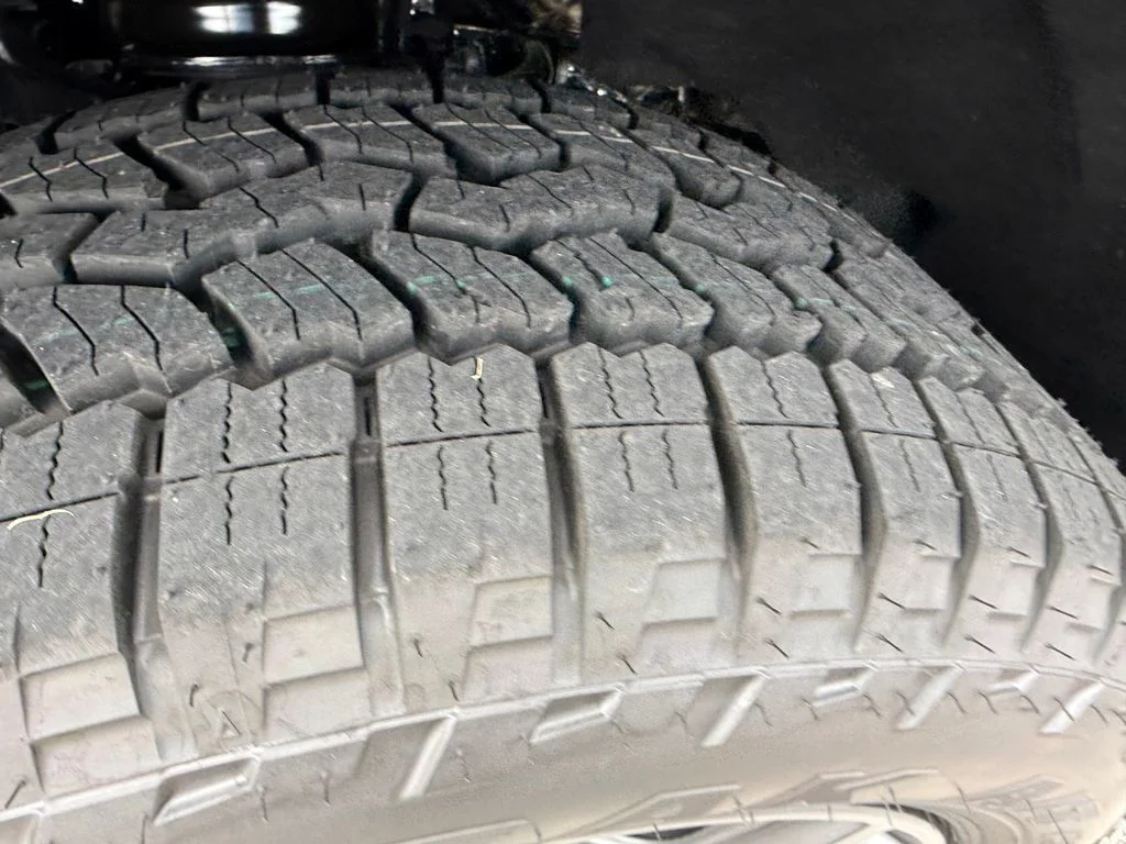 New 2026 Baltic-Gray Metallic Clear-Coat Exterior Paint Jeep Upland image 23