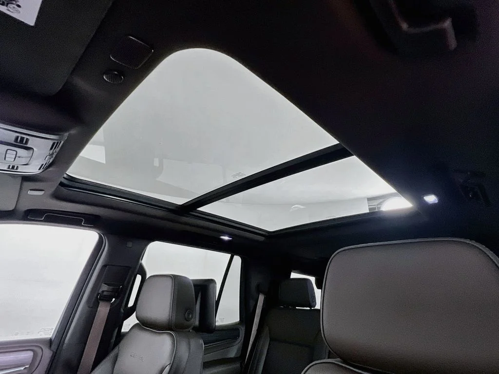 Used 2023 White GMC Denali image 23