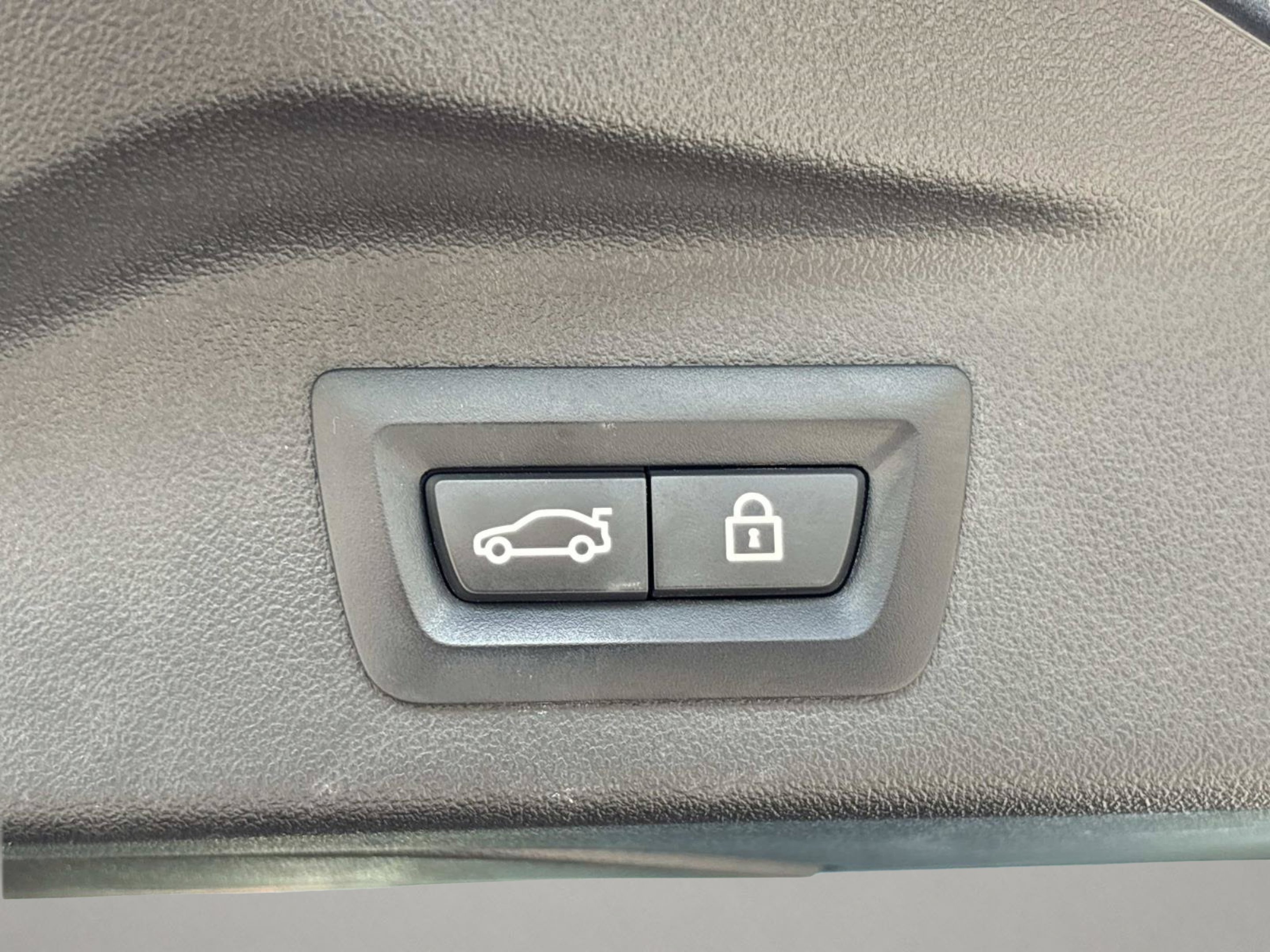 Used 2022 Arctic Grey Metallic BMW M50i image 10