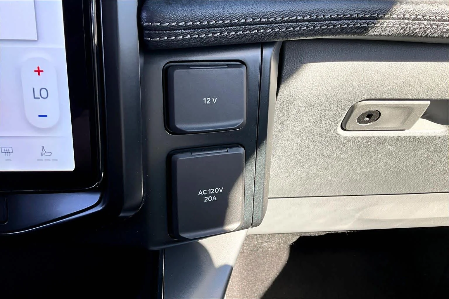 2025 Ford F-150 Lightning Flash - Photo 18