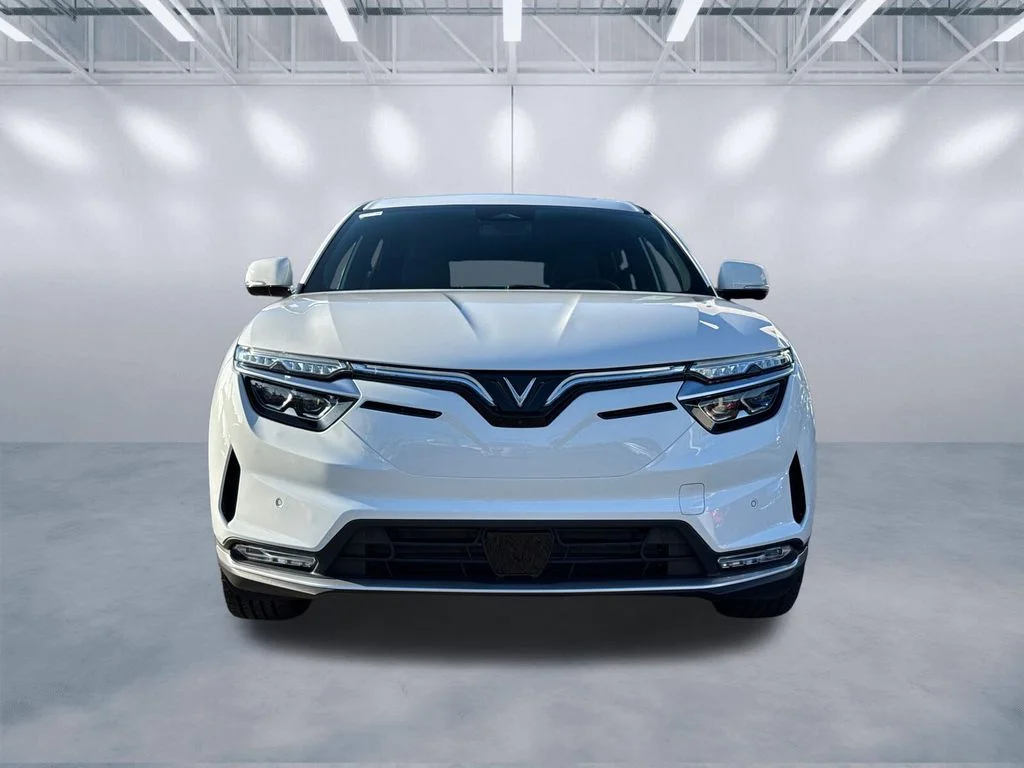 2025 VinFast VF 8 Plus - Photo 2