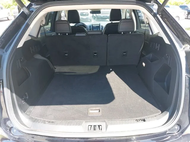 Used 2022 Black Ford SEL image 12