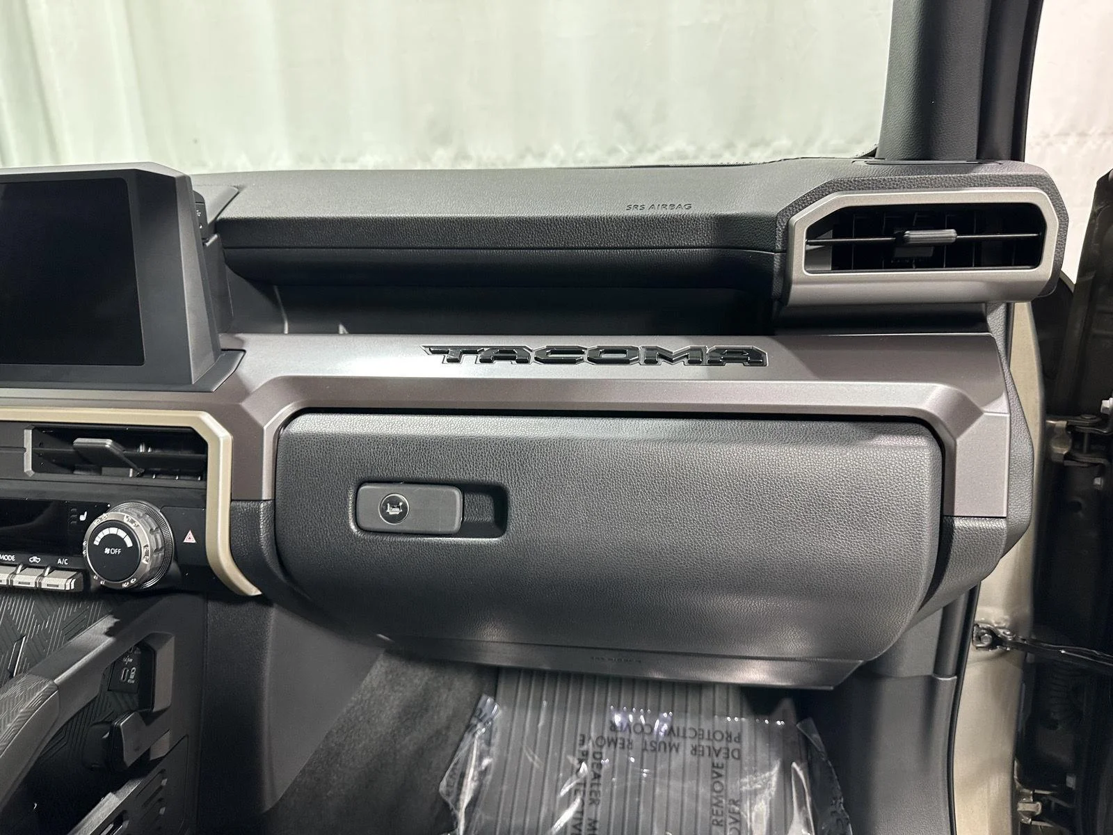 Used 2024 Bronze Oxide Toyota SR5 image 27