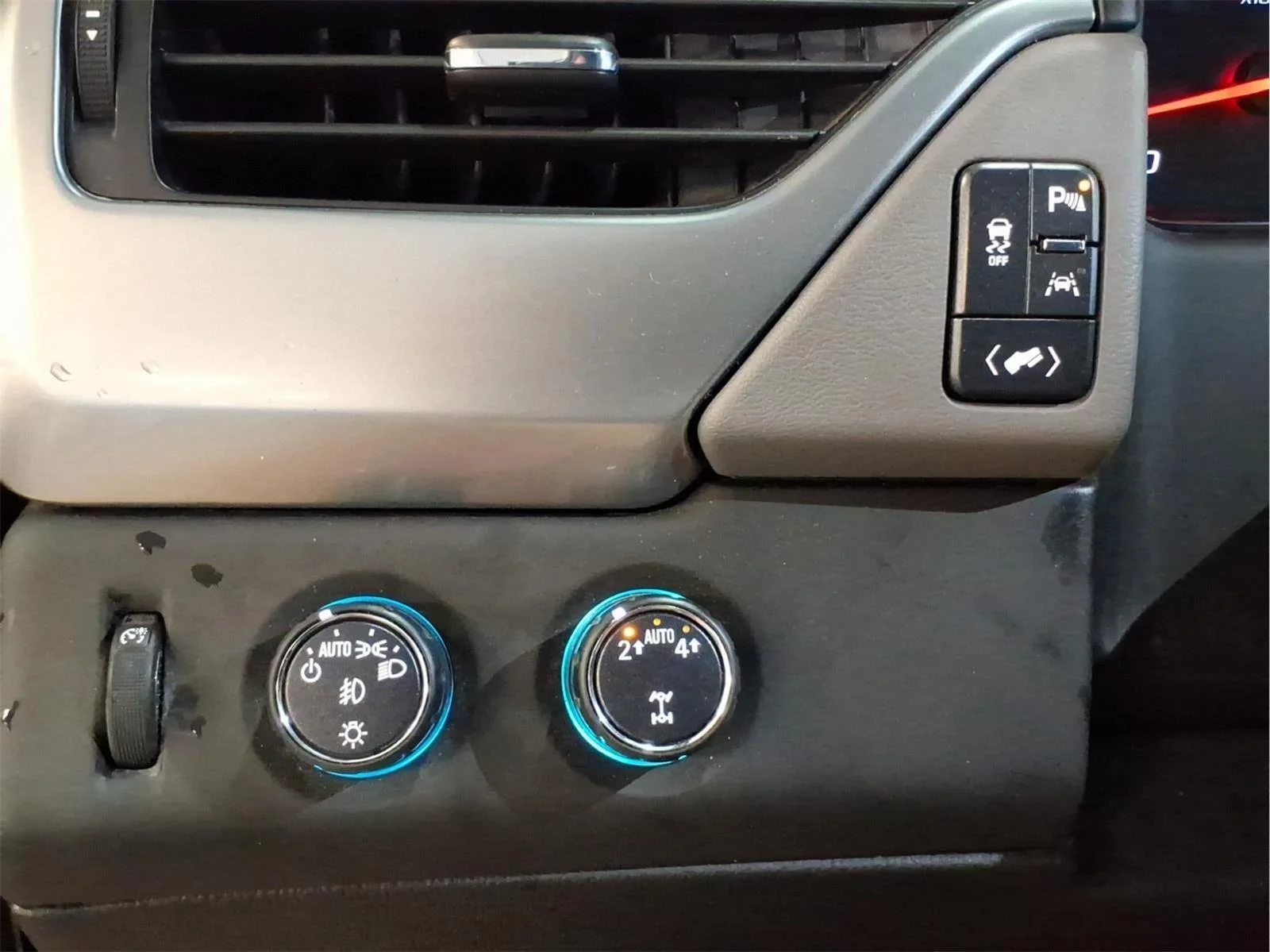 Used 2020 SUMMIT WHITE Chevrolet LT image 19