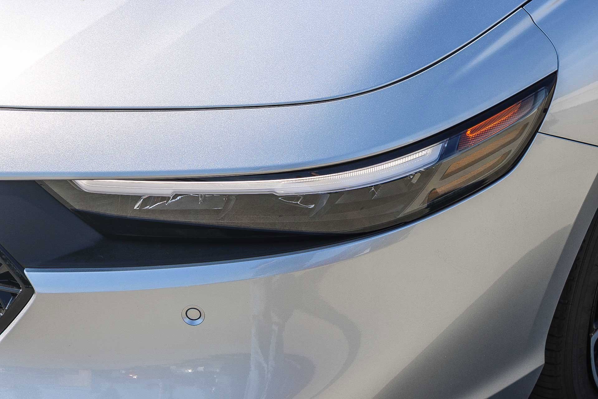 New 2026 Solar Silver Metallic Honda Touring image 4