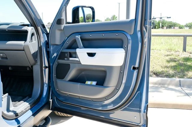 New 2026 Tasman Blue Land Rover X-Dynamic SE image 49