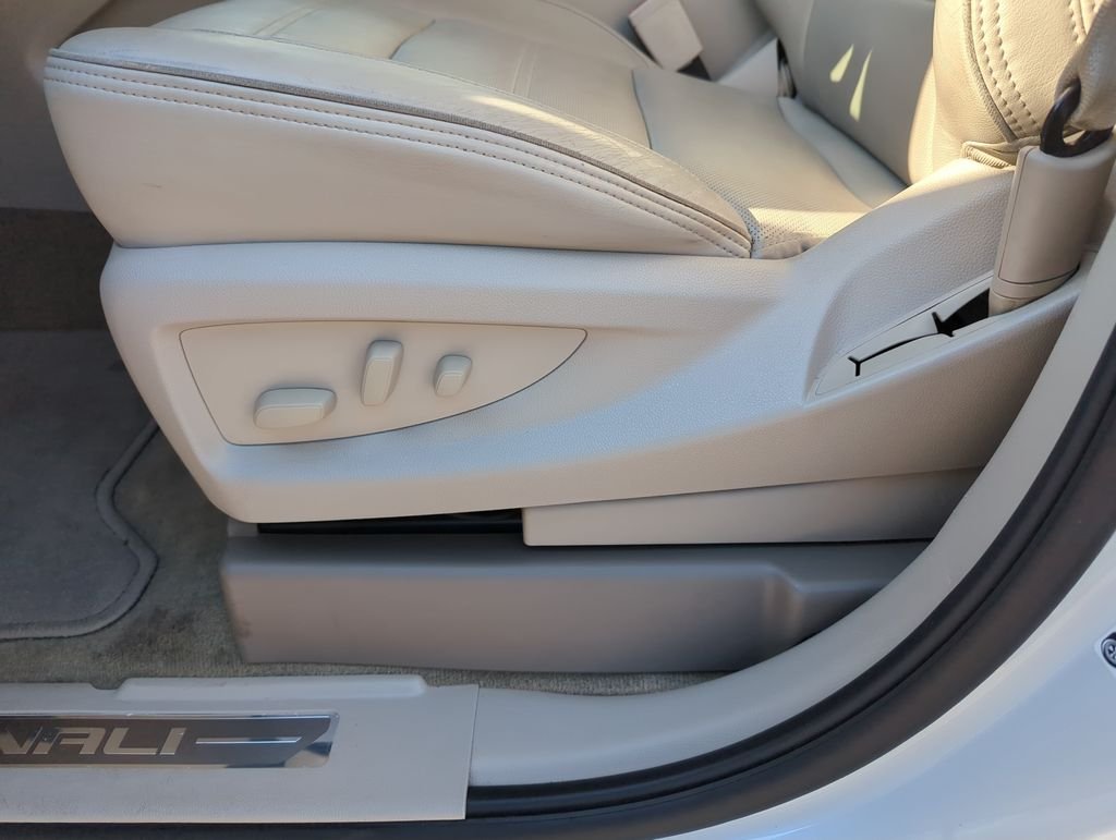Used 2019 White GMC Denali image 12