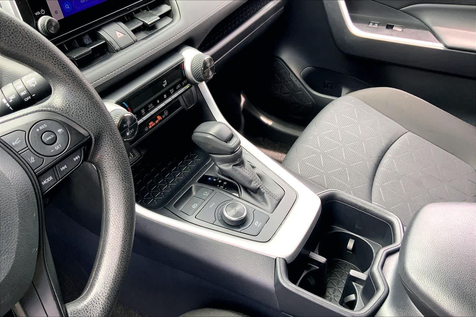 Used 2025 Ice Cap Toyota Hybrid XLE image 16