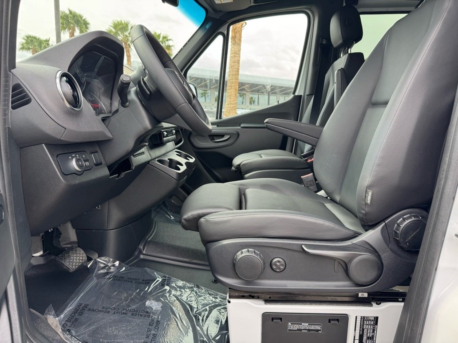 New 2026 Arctic+White Mercedes-Benz DCVS2S image 11