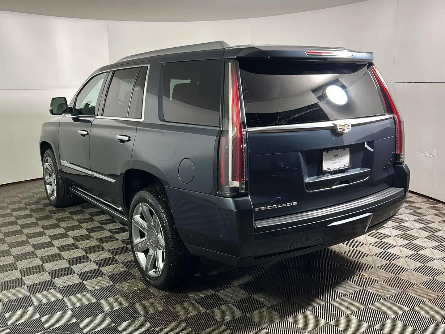 Used 2020 Shadow Metallic Cadillac Premium Luxury image 12