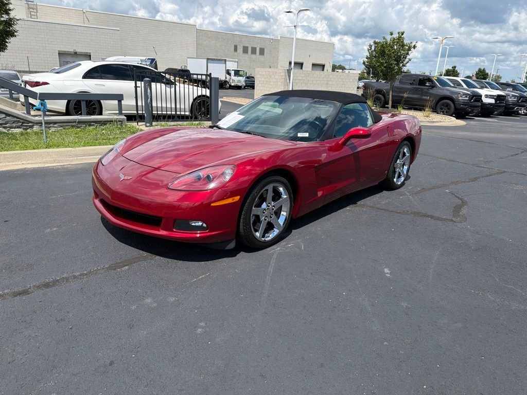 Used 2008 Red Chevrolet Base image 3