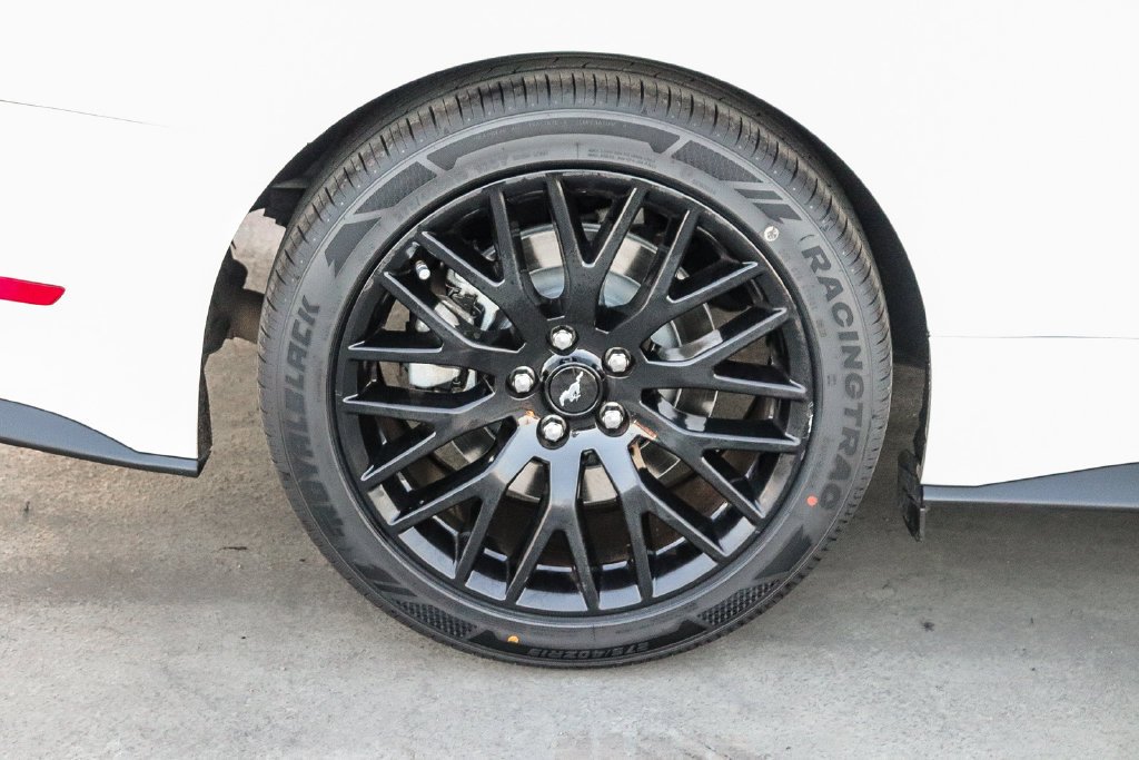 Used 2020 Oxford White Ford GT Premium image 12