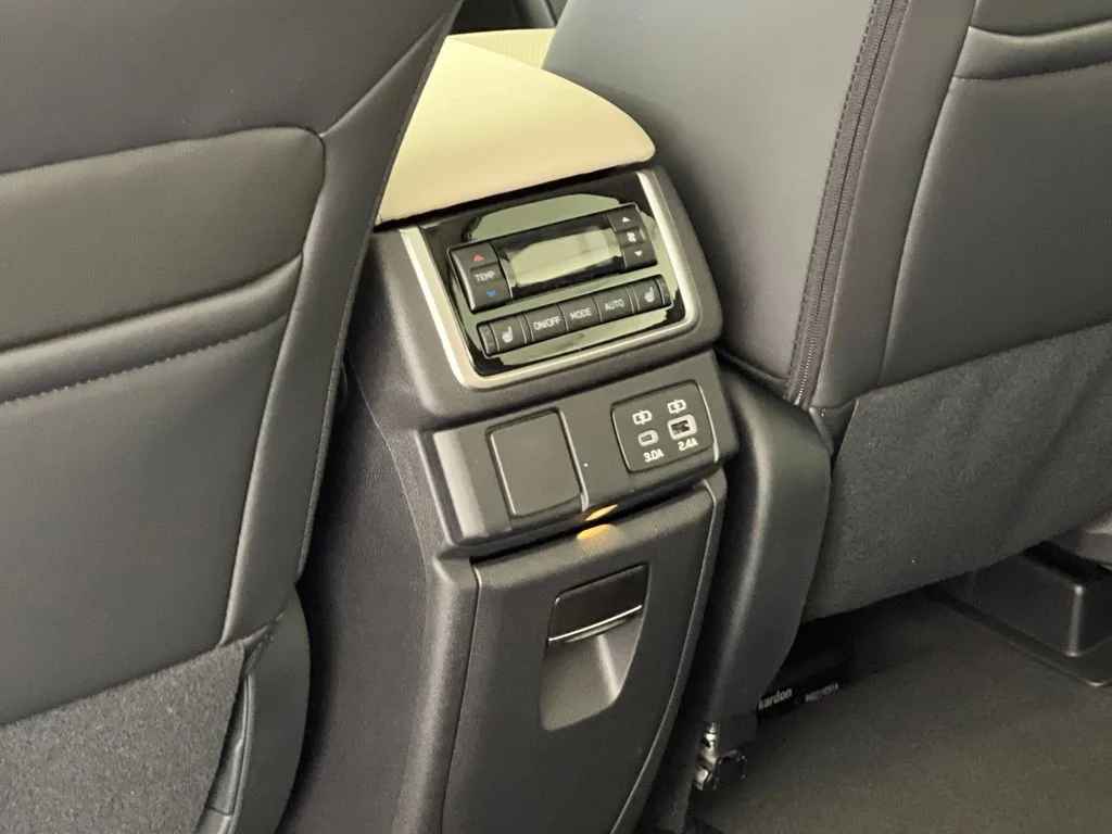 New 2026 CRYSTAL WHITE PEARL Subaru Limited 7-Passenger image 38