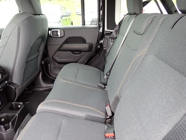 2025 Jeep Wrangler 4-Door Sahara - Photo 13