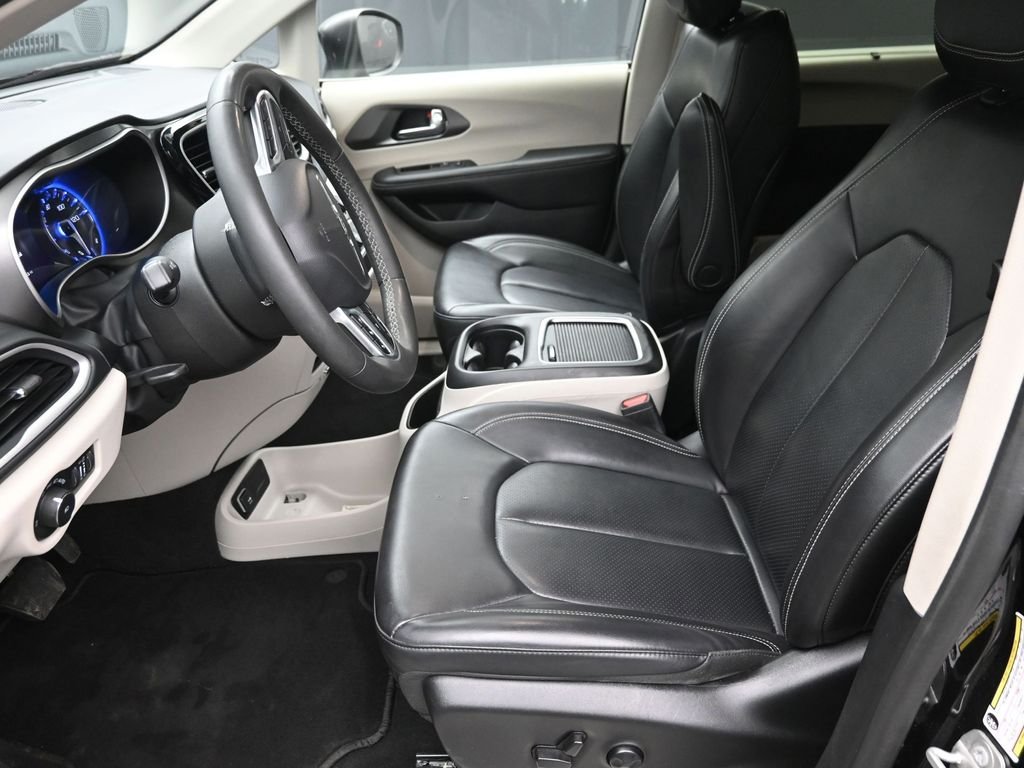 Used 2023 Black Chrysler Touring L image 16