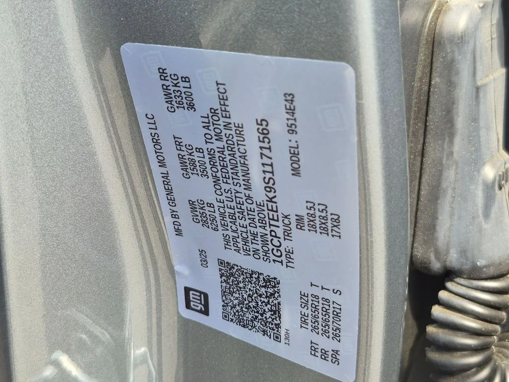 Used 2025 Gray Chevrolet Trail Boss image 23